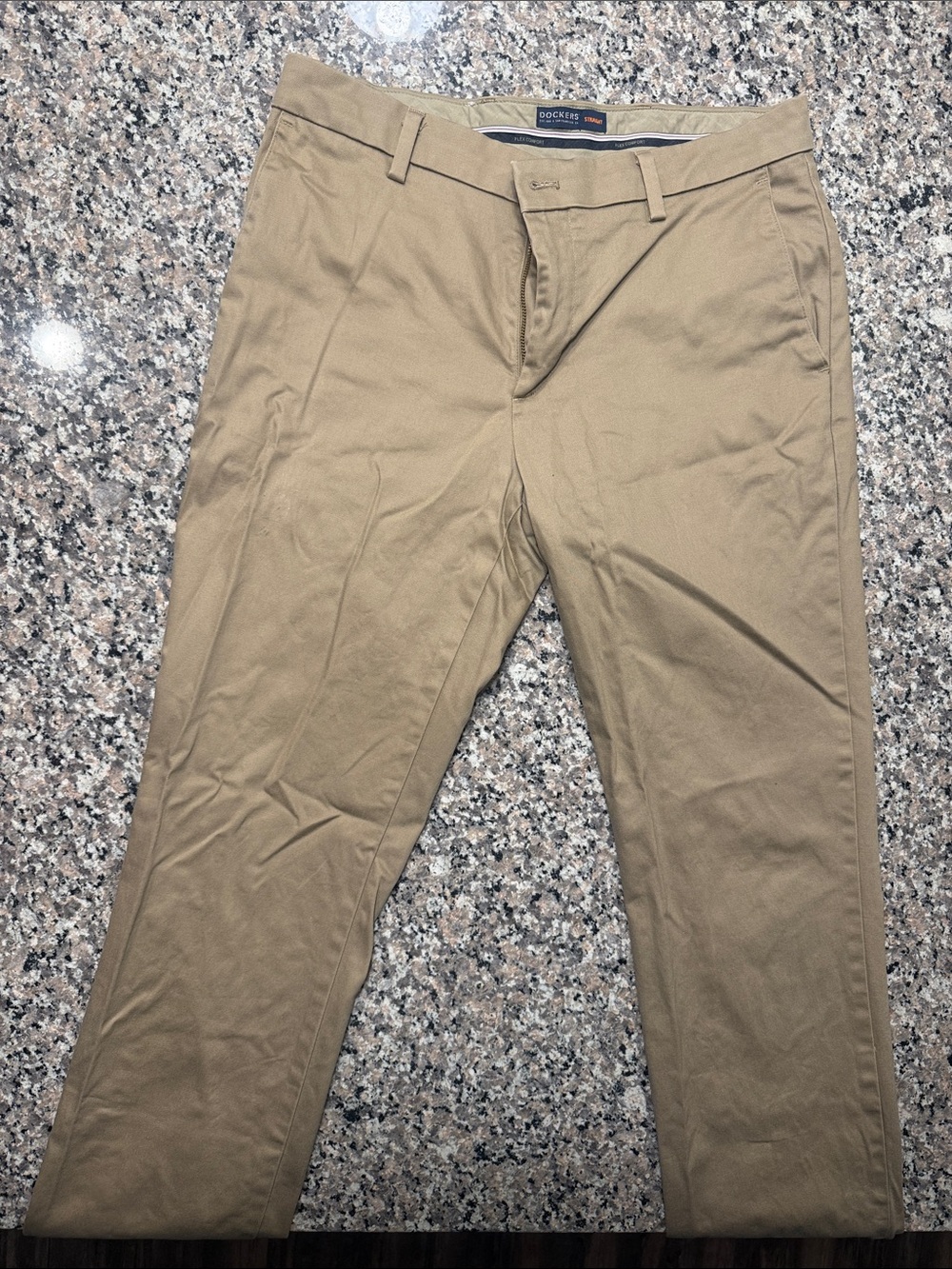 Dockers Men's Straight-Leg Chinos in Khaki - Picture 1 of 1